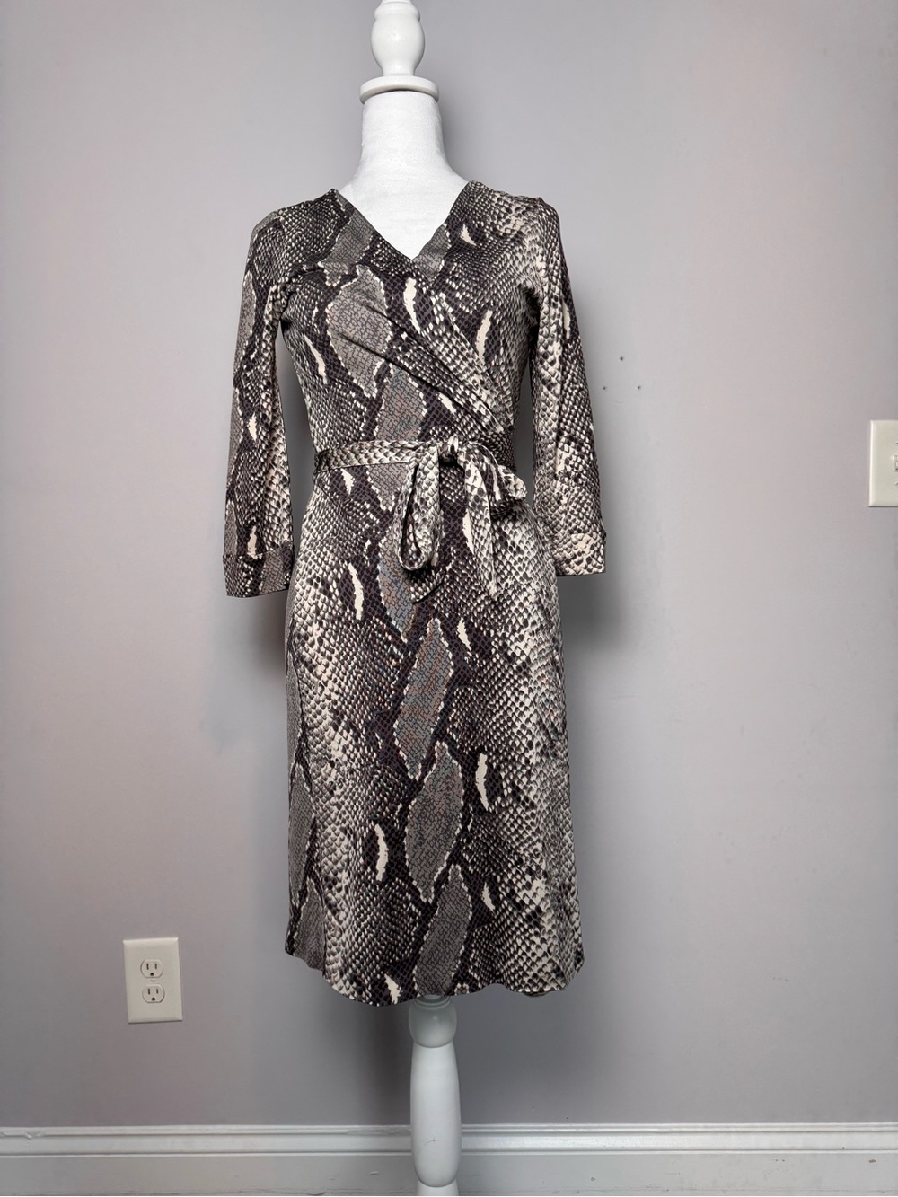 DVF New Julian Two Snake-Print Silk Jersey Dress - Picture 3 of 6